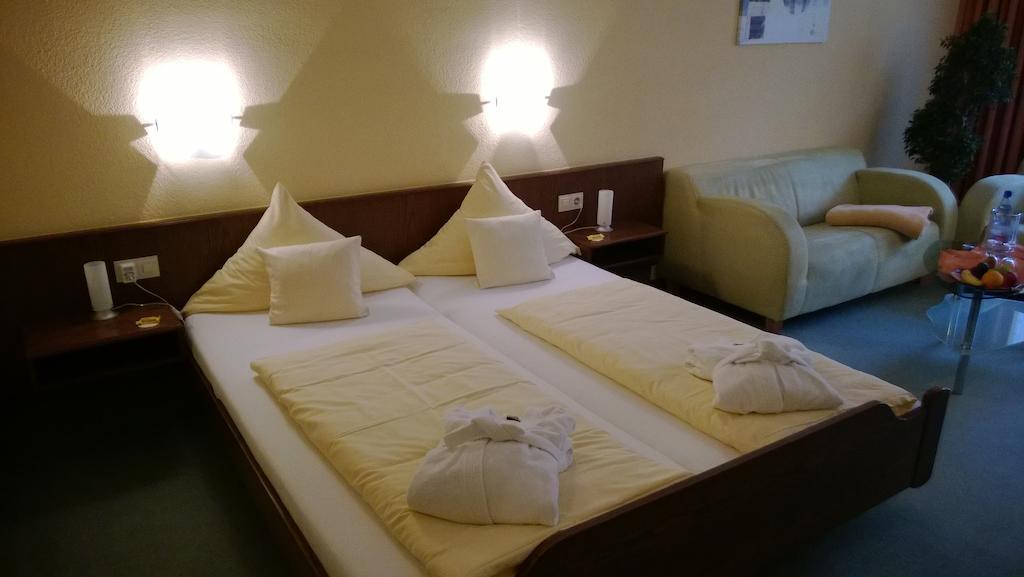 Landhotel Vierjahreszeiten Bad Königshofen im Grabfeld Pokój zdjęcie