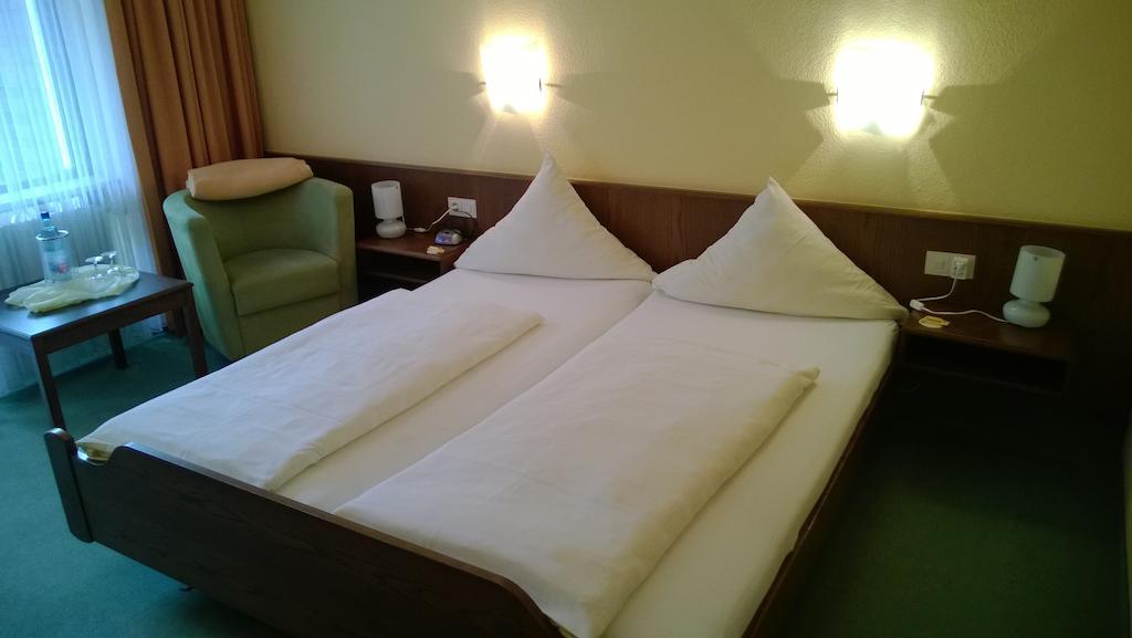 Landhotel Vierjahreszeiten Bad Königshofen im Grabfeld Pokój zdjęcie