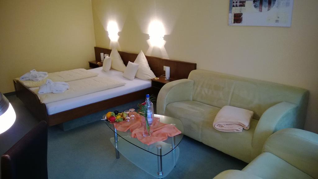 Landhotel Vierjahreszeiten Bad Königshofen im Grabfeld Pokój zdjęcie